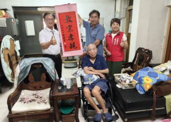 照顧高齡父母20年如一日 陳威誠膺選全縣孝行楷模