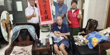 照顧高齡父母20年如一日  陳威誠膺選全縣孝行楷模