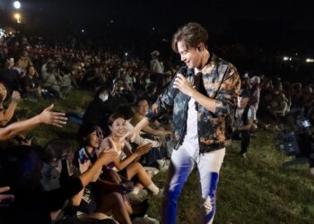 萬人合唱李聖傑、吉伊卡哇點亮夜空！台東熱氣球光雕秀狂吸2萬人
