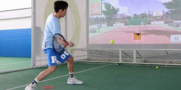 科技結合運動新體驗 侯友宜與黃鐙輝示範AI網球邀全家大小一同揮拍