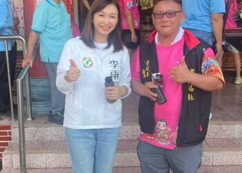 大寮林園議員李雨庭在地方信仰活動中,也與大家並肩同行