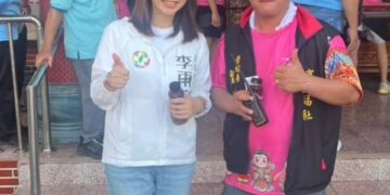 大寮林園議員李雨庭在地方信仰活動中，也與大家並肩同行