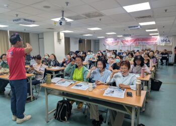 嘉義市導入智慧口腔照護科技　5秒檢測牙菌斑守護長者口腔健康