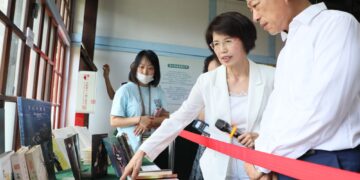 2026嘉義縣文學季開跑 展出王瓊玲的「文字舞台」
