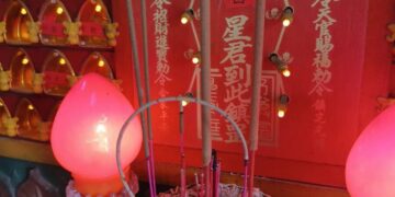 六堆忠義亭驚現「太歲圓滿香」奇景 信眾直呼神蹟顯赫