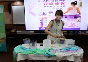 水晶缽音療瑜珈走進醫院  助病友舒展身心、找回平靜力量