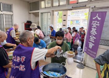 高溫抗暑屏東平安站發防暑物資 讓寒士度過酷暑夏日