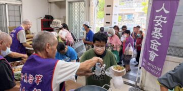 高溫抗暑屏東平安站發防暑物資 讓寒士度過酷暑夏日