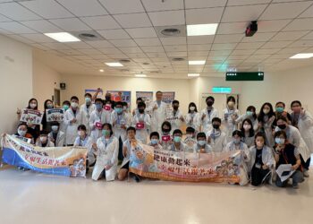 「醫起出發！高雄市立鳳山醫院舉辦中學生醫療探索體驗營，啟發健康素養與醫療夢想」