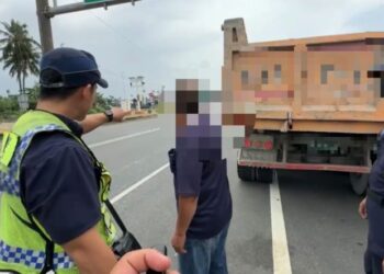 颱風來襲 里港警守護用路安全　警民攜手排除倒樹暨里港警訊