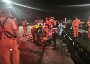 海巡深夜馳援小琉球醫療後送 爭分奪秒護送病患就醫