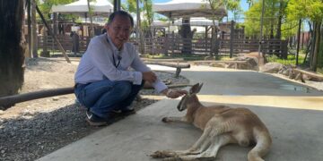 影音/迎新鮮人 佛光大學傳播學系走訪動植物王國與傳藝中心
