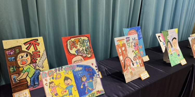 勇敢喊出「我有權利說不」！台東77件兒少畫作開展  大樹牽種子暖心走紅毯