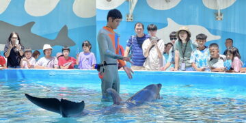 遠雄邀訪花蓮海洋公園　百名家長學童體驗「守護海豚」