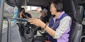新北社會局攜手汽車貨運公會舉辦大型車視野盲點與交通安全宣導活動