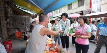 陳素月直搗彰化市最大菜市場掃街 起手式顯露志在必得自信