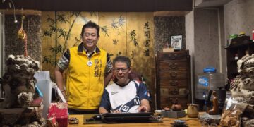 不能只鼓勵生孩子,更要支持照顧孩子的人 左楠議員參選人薛兆基拜會郭豐仁請益托育政策 倡議建立完整保母支持體系