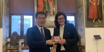 黃偉哲40小時高效出訪波蘭 拚經濟外交促台波產業合作