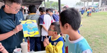 屏縣府呼籲民眾共同守護海龜避免觸法 又有遊客摸海龜遭海巡移送