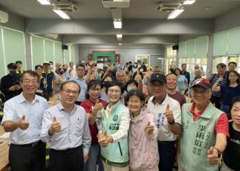 拒當塞車白老鼠!林岱樺揪交通部次長看大寮車流 現場敲定跨部會同步加速流程