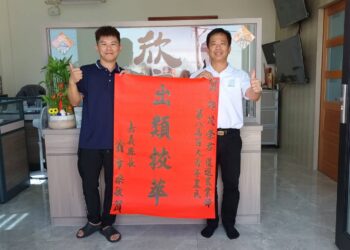 嘉義縣邱茂榮勇奪第八屆百大青農 友善畜牧打造永續養雞新典範