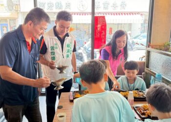 影音/暖心延續第四年  八大家具筆哥招待家扶兒享用排餐