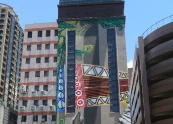 新北原民服務中心整建近完工 侯友宜視察三重據點並開箱特色外牆彩繪