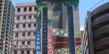 新北原民服務中心整建近完工 侯友宜視察三重據點並開箱特色外牆彩繪