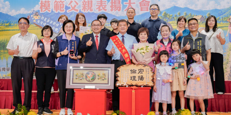 新北市舉辦模範父親表揚大會　三位父親展現堅韌父愛感動人心