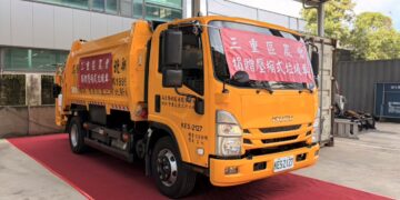 三重區農會捐贈垃圾車　力挺新北環保創下全國農會捐贈首例