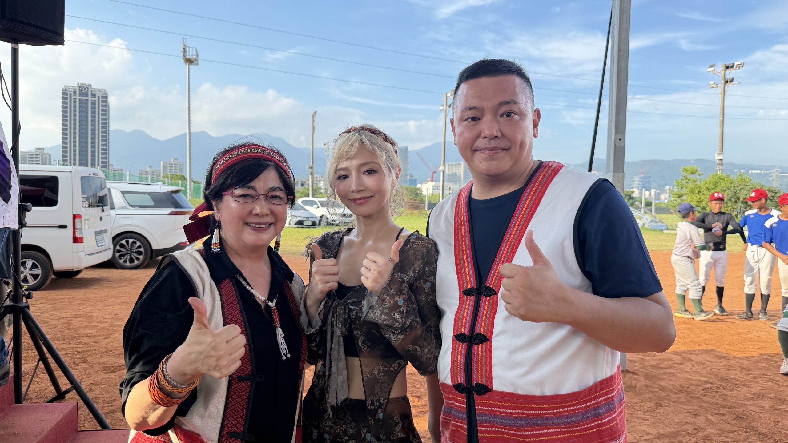 揮棒傳承原鄉精神．熱血連結世界夢想 全方位藝人寶兒擔任愛心開球嘉賓 國內外60支勁旅齊聚臺北社子島