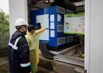 豪雨狂炸高雄!賴瑞隆連跑3地勘災 喊「治水沒有終點」