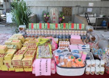 農曆七月感恩祈福 嘉義「最幸福獸魂碑」備罐頭、玩具祭祀