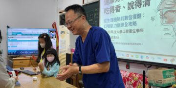 AI賦能跨域健康促進 美和科大口腔衛生學科師生走進社區帶領長輩體驗訓練儀器