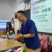 AI賦能跨域健康促進　美和科大口腔衛生學科師生走進社區帶領長輩體驗訓練儀器