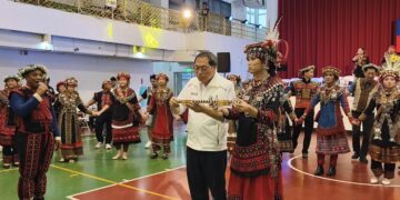 獅子鄉運動會結合小米收穫祭　蘇清泉冒雨挺原鄉倡福利政策