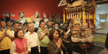 屏縣王船文化館《天寶》特展揭幕　頂中街百年神轎首度入館展出