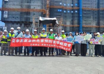 高雄市勞工局舉辦高氣溫熱危害預防宣導觀摩會 推廣工地降溫與飲水休息措施