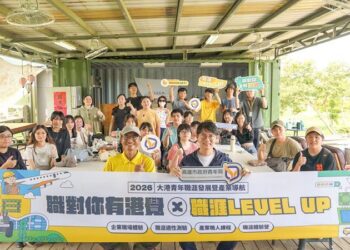 高雄青年局帶領學子從傳統走向科技   操作自動化農機探索農業職涯