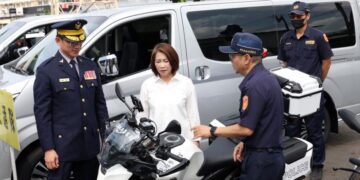 屏縣警局32輛全新警車載譽登場　縣長親授車期勉守護治安　暨屏縣警訊