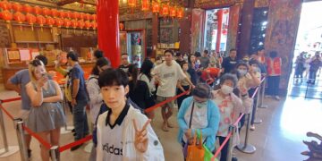 七夕娘娘牽紅線遇上星空浪漫 慈鳳宮創新活動吸引上千民眾 熱情朝