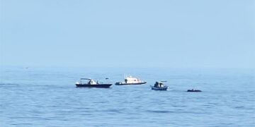 鷹眼驚見漁船翻覆 火速通報化險為夷