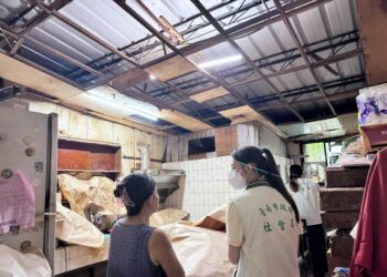 社工與民眾同在 臺南安南區火災爆炸案 社會局社工團隊23日至災區關懷受災戶