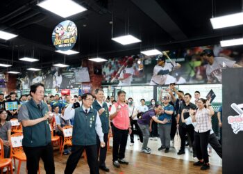 青春專案熱血開打 黃偉哲祝福青少年健康快樂過暑假