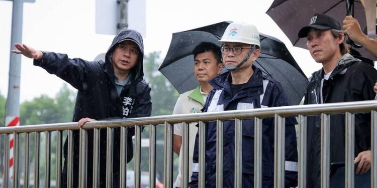 勘查高雄災情一日8站 賴瑞隆：防汛、復原、治水要同步