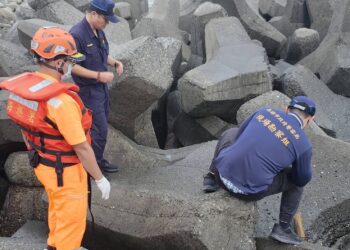 第11岸巡隊彌陀安檢所執行例行勤務 發現漯底海堤附近有人頭骨