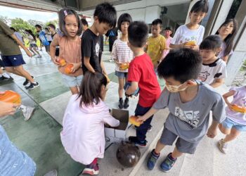 「可以捐出去做公益啊！」社皮國小讓公益走進孩子日常 從愛的麵包開始　與展望會同行陪孩子認識世界