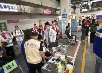 屏東內埔鄉後備輔導中心投入城鎮韌性演習協力醫療降載地下化與第三類急救站開設 張惇涵視察肯定後備整備能量