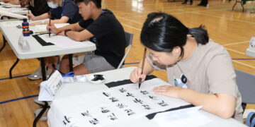 墨香融入法治觀念!南投縣第二屆「法治之美、書韻之心」書法比賽現場揮毫競逐