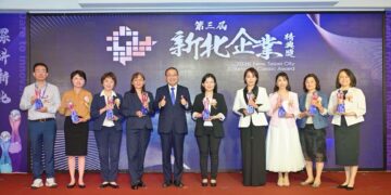 第三屆新北企業精典獎頒獎典禮登場 侯友宜表揚32家優秀企業與9位傑出女力